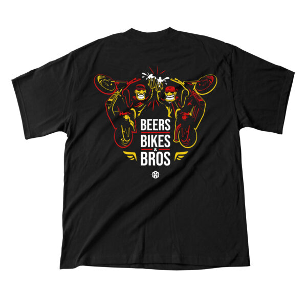 Playera motociclista Lhopital negra con leyenda: Beers, Bikes and Bros con 2 amigos motociclistas brindando con cerveza en colores amarillo y rojo