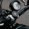 Beeline MOTO II black montado en una Ducati Scrambler